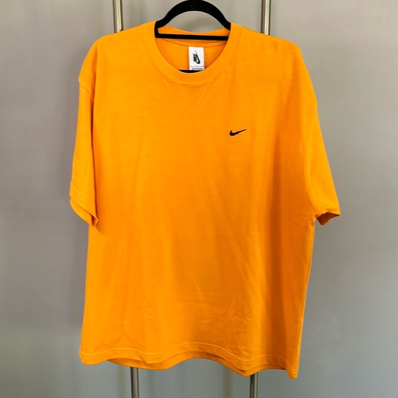 Kim Jones × Nike size Large
Nike x Kim Jones Short-Sleeve Tee 'Tangerine Orange' - Picture 3 of 7